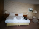 ...und die Zimmer mit Bademantel und Helm - ähm ...und die Zimmer mit Bademantel und Helm - ähm